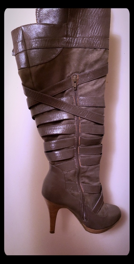 Zipped Heeled Boots